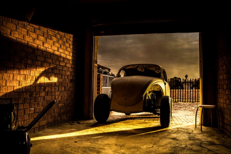 carrosserie-BOUYON-min_car_garage_volkswagen_sunset_vw_beetle-81658